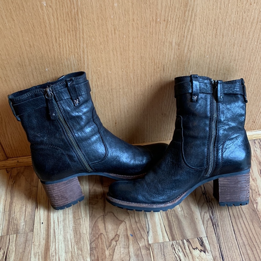 Trawl Madison 8-1/2 side zip lugged waterproof black leather ankle boots EUC